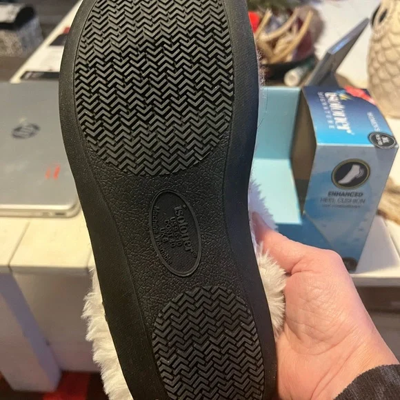 Ladies NWOT Isotoner Signature Shoes size XL - Picture 4 of 8